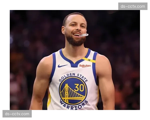 勇士库里膝伤仅出战43场,附加赛单场淘汰制容错率几近于零 勇士库里膝伤仅出战43场,附加赛单场淘汰制容错率几近于零